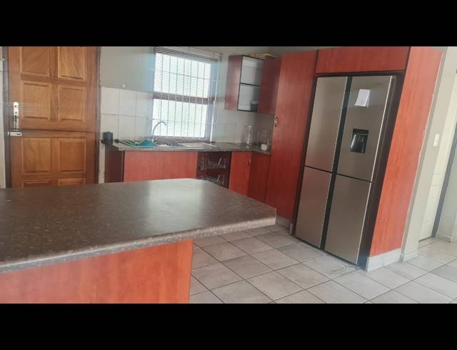 3 BEDROOM TOWNHOUSE FOR SALE IN WATERVAL EAST